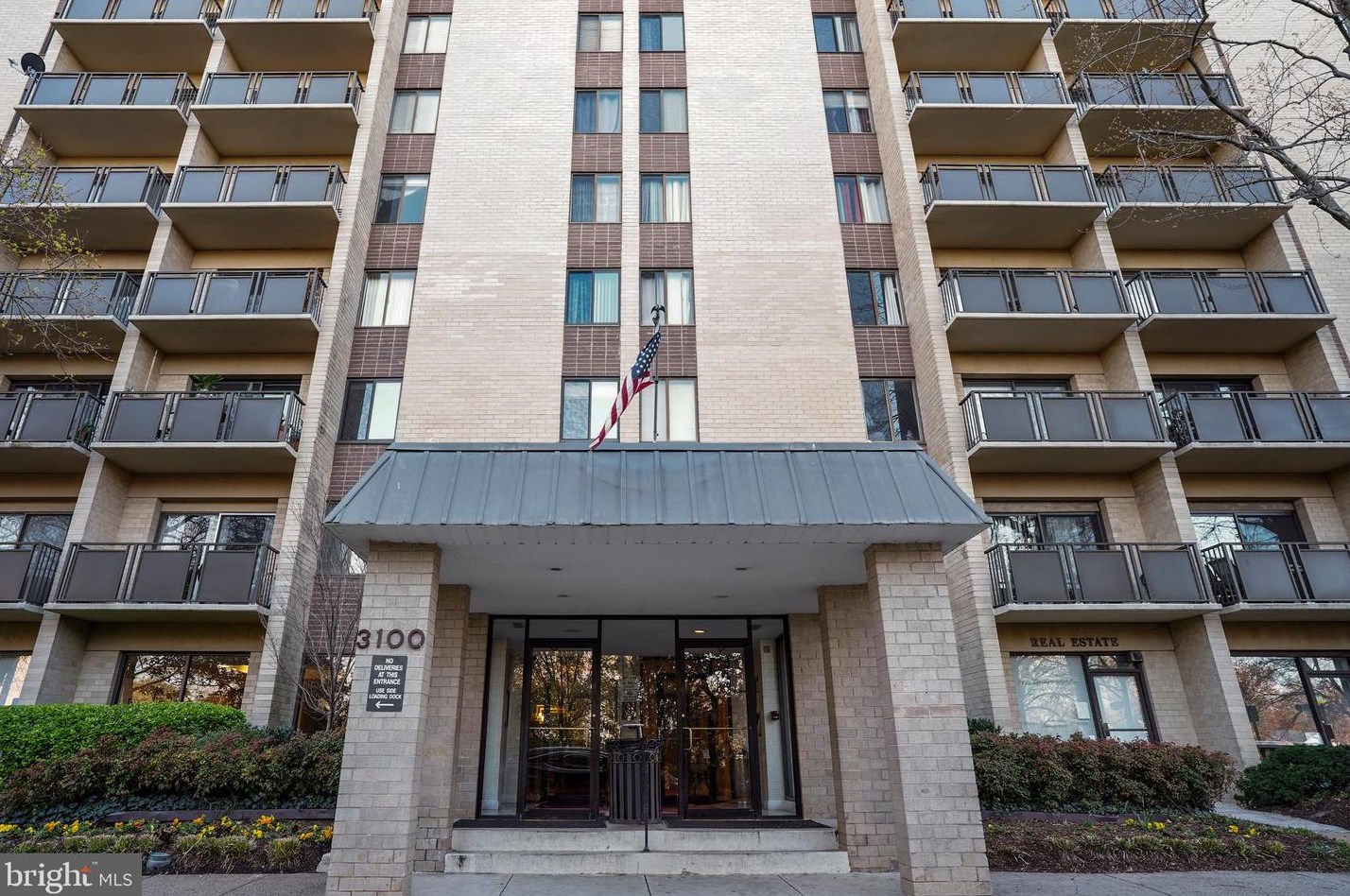 3100 S Manchester St #203, Falls Church, VA 22044