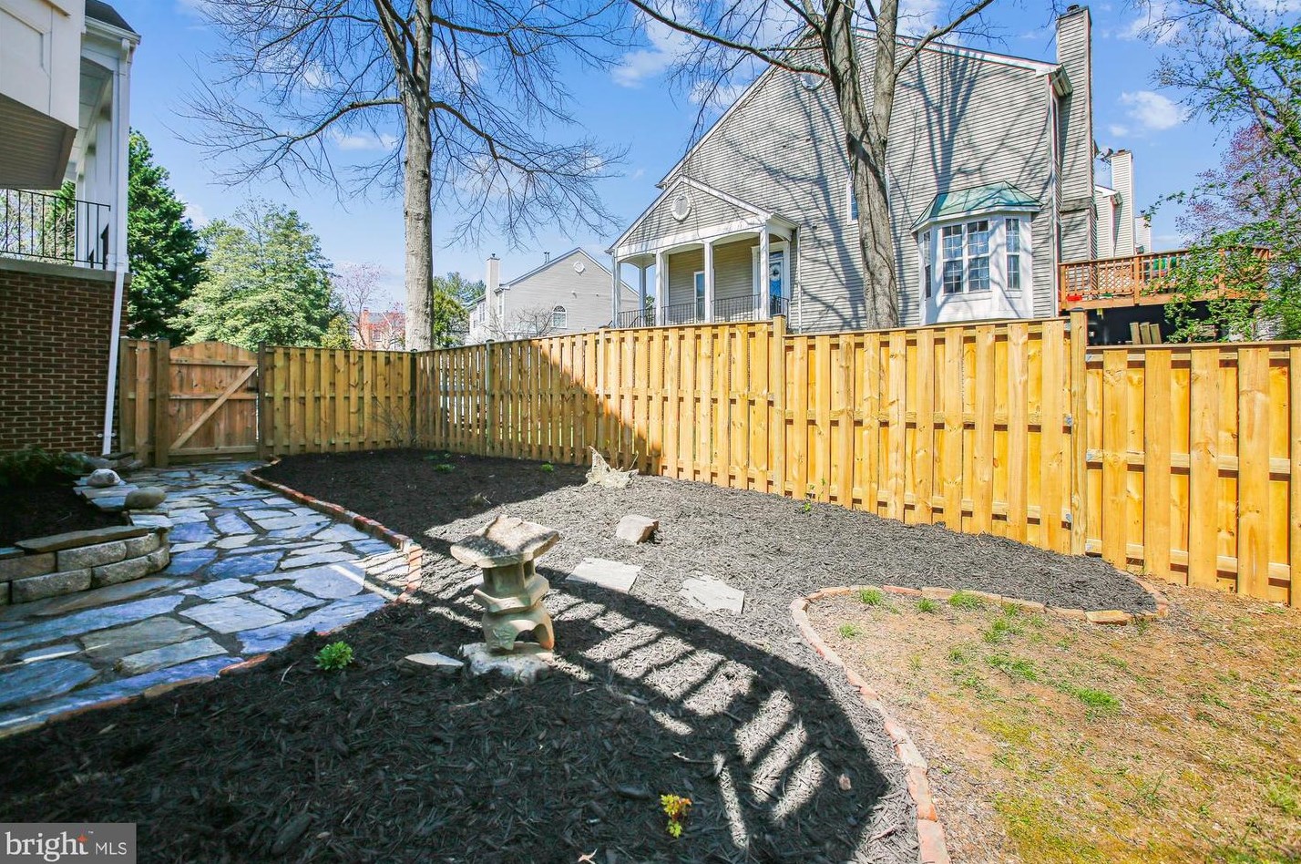 3021 Barden Oaks Ct, Vienna, VA 22124