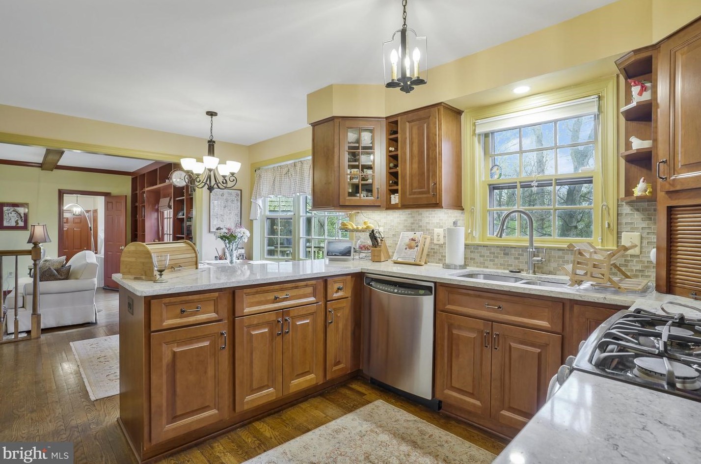 4885 Oakcrest Dr, Fairfax VA  22030-4568 exterior