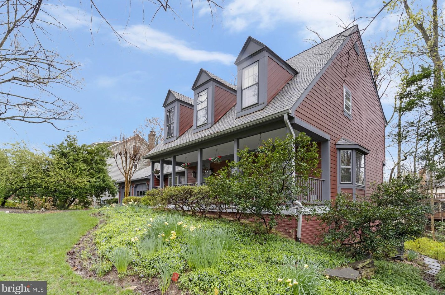 4885 Oakcrest Dr, Fairfax VA  22030-4568 exterior