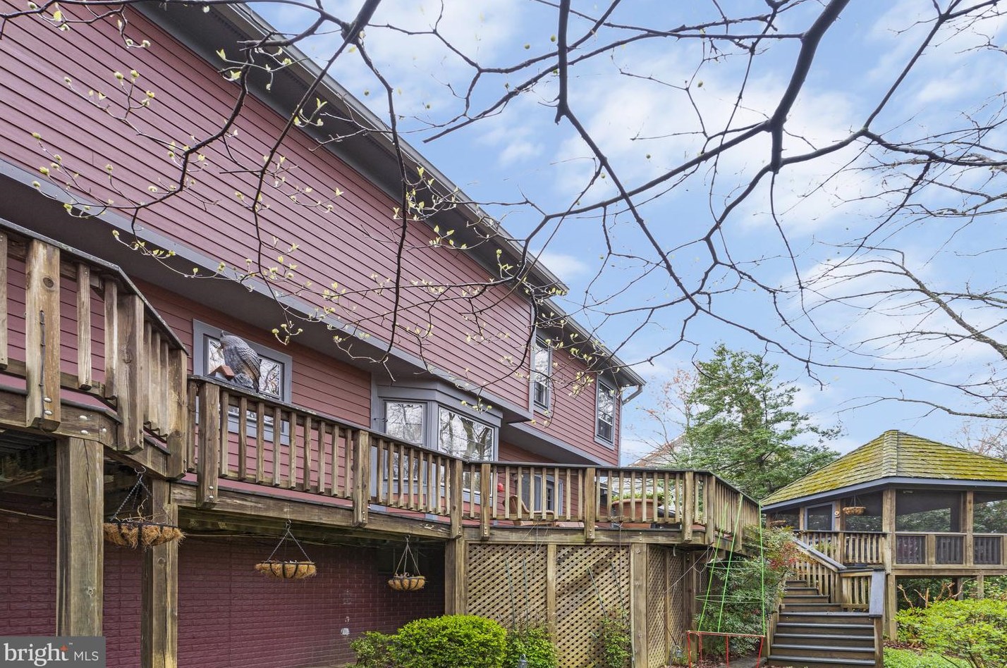 4885 Oakcrest Dr, Fairfax VA  22030-4568 exterior