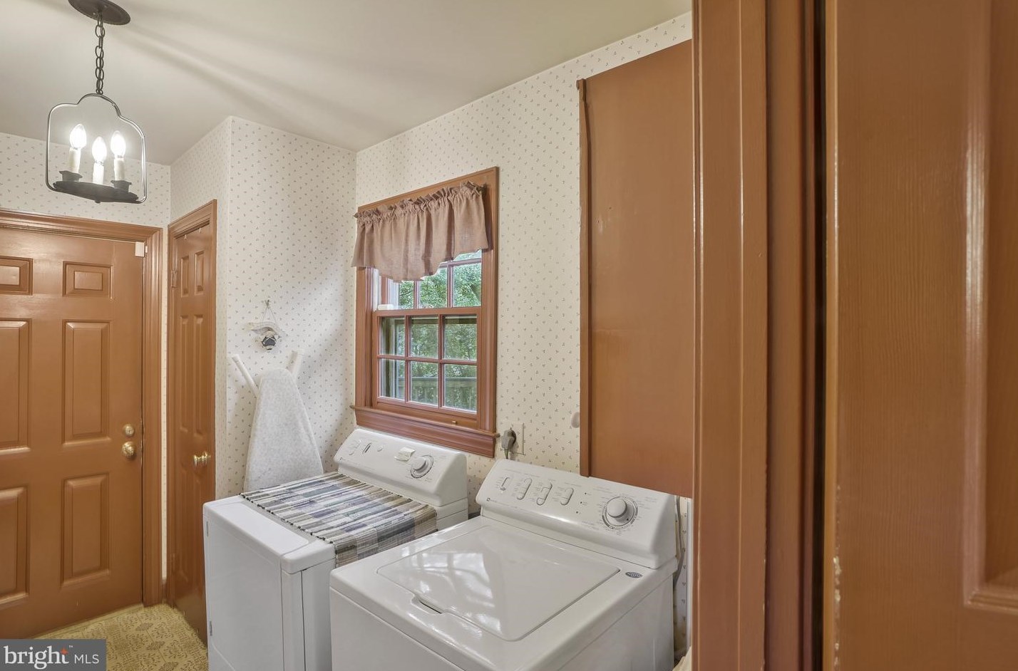 4885 Oakcrest Dr, Fairfax VA  22030-4568 exterior