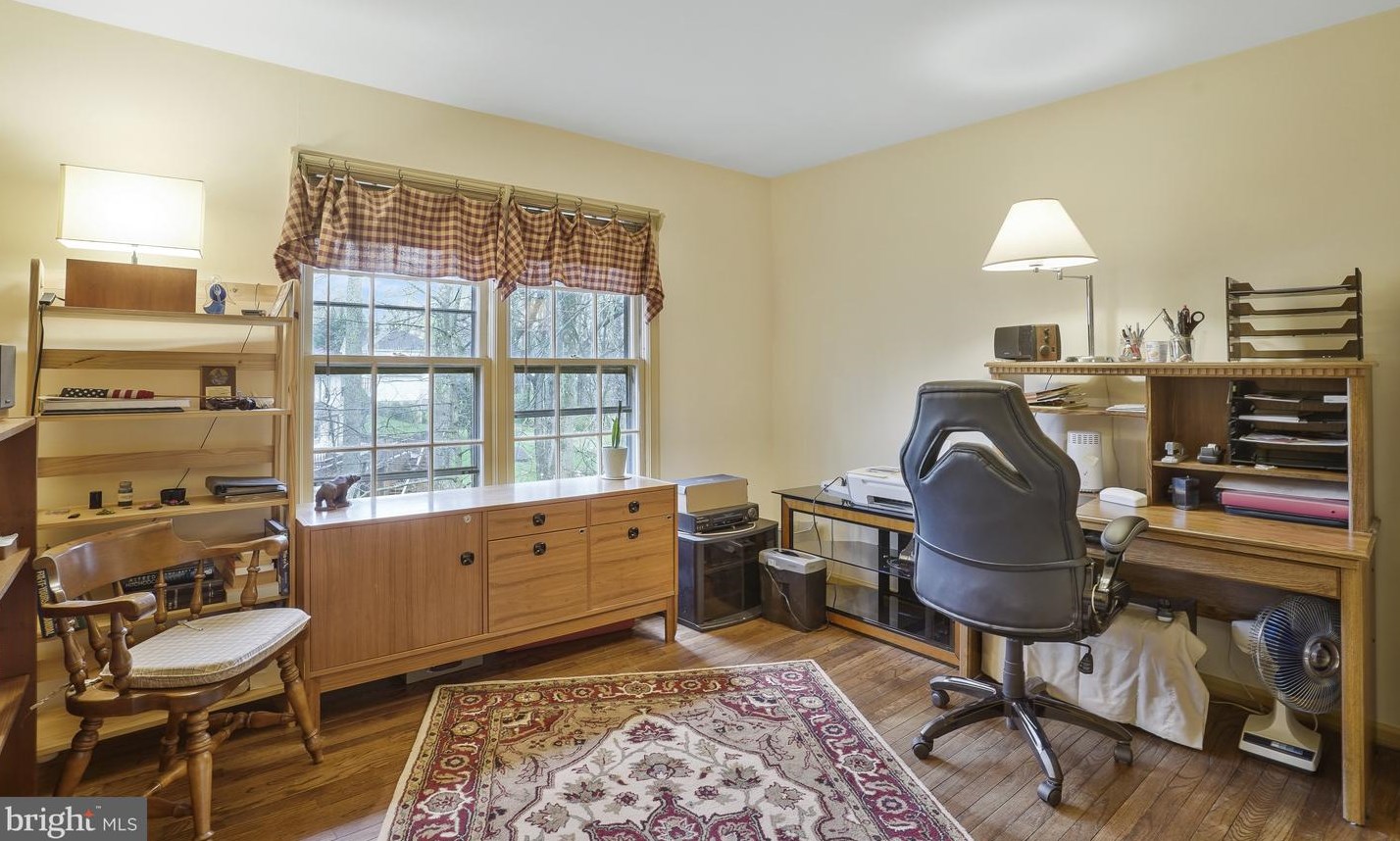 4885 Oakcrest Dr, Fairfax VA  22030-4568 exterior