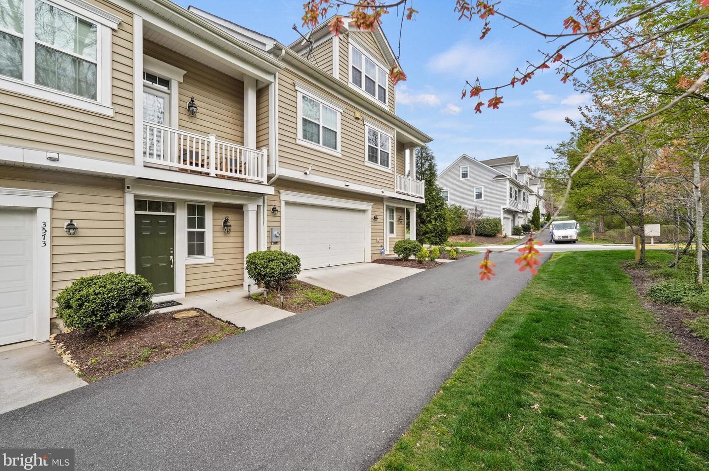 3571 Huntley Manor Ln, Alexandria VA  22306-5111 exterior