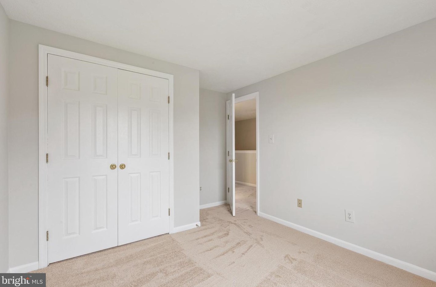 13941 Winding Ridge Ln, Centreville VA  20121-4809 exterior