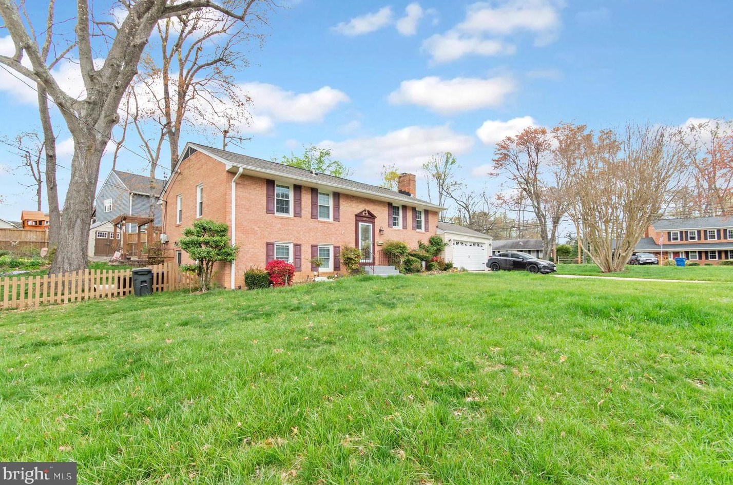 8704 Braeburn Dr, Annandale, VA 22003