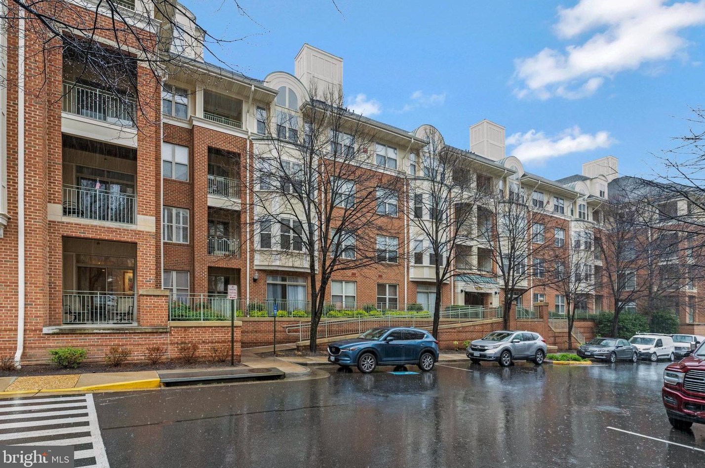 1855 Stratford Park Pl #106, Herndon, VA 20190