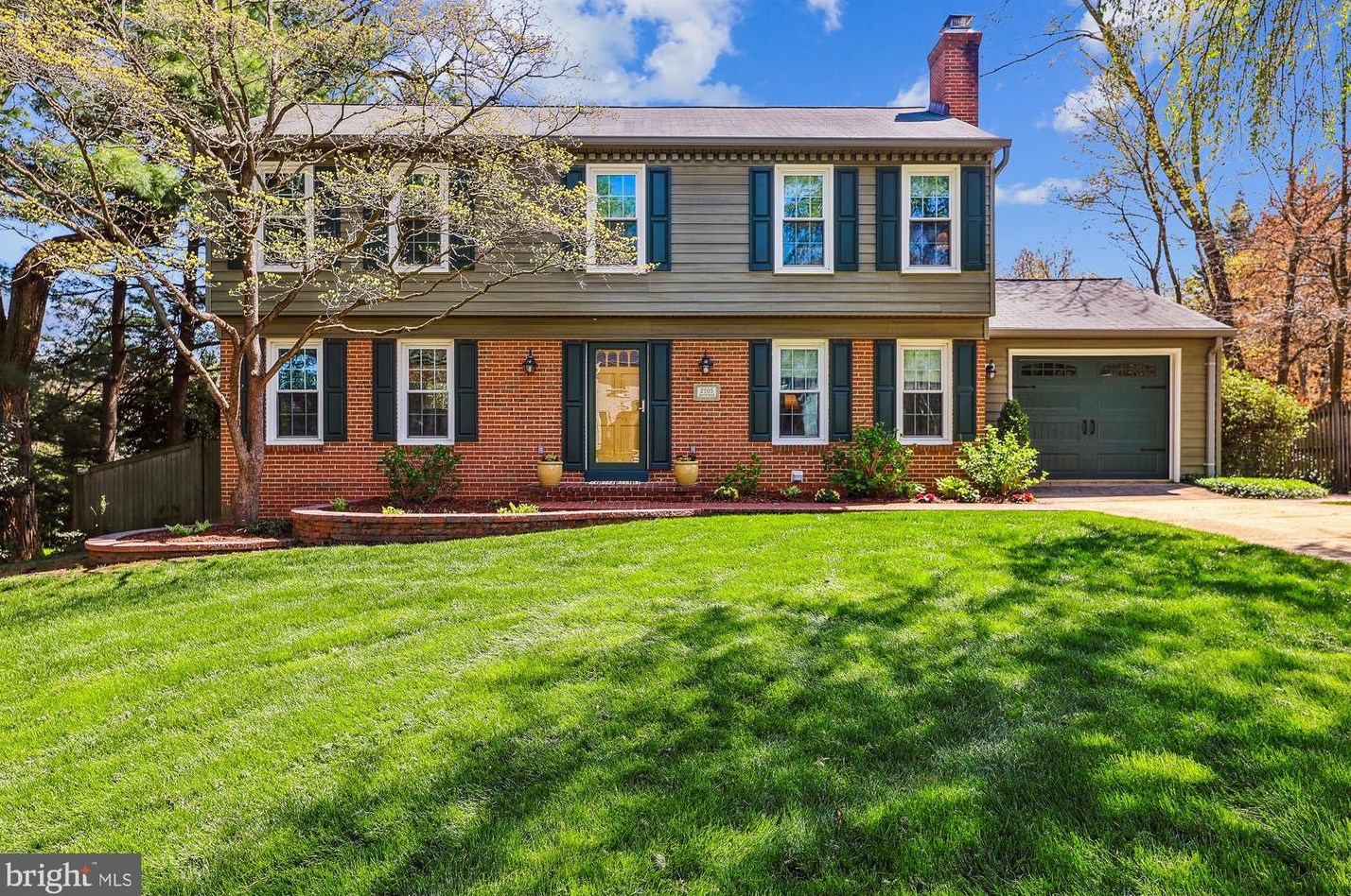2105 Crofton Pl, Falls Church, VA 22043-1540