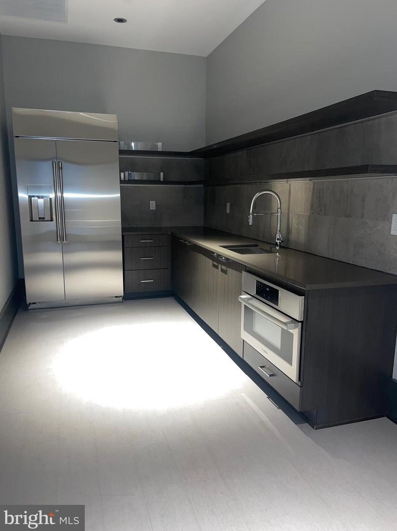 1761 Old Meadow Rd, Mc Lean VA 22102-4315 exterior