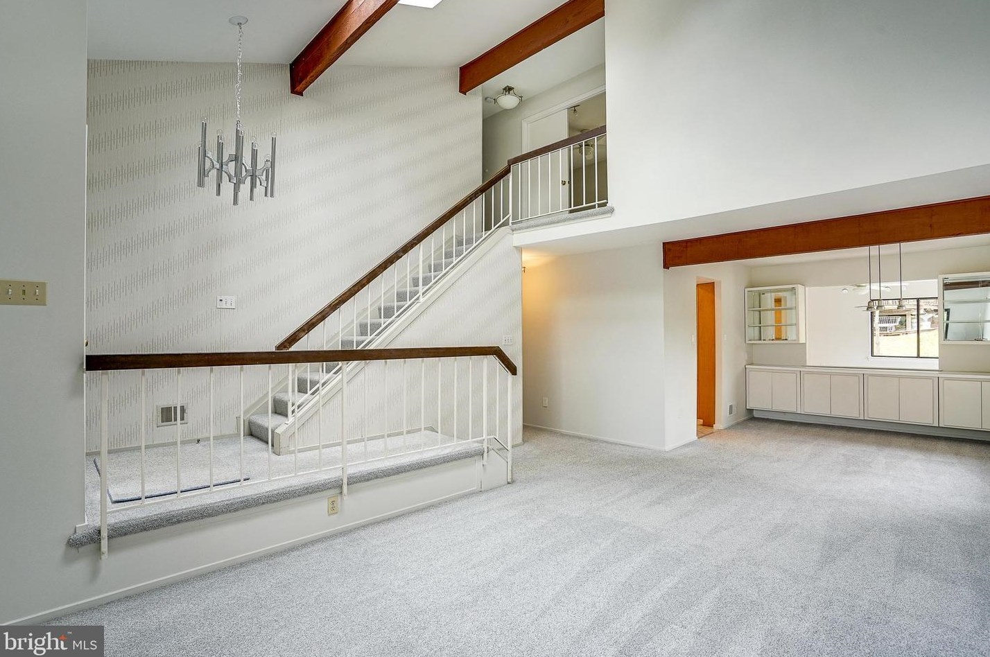 5401 Sideburn Rd, Fairfax, VA 22032