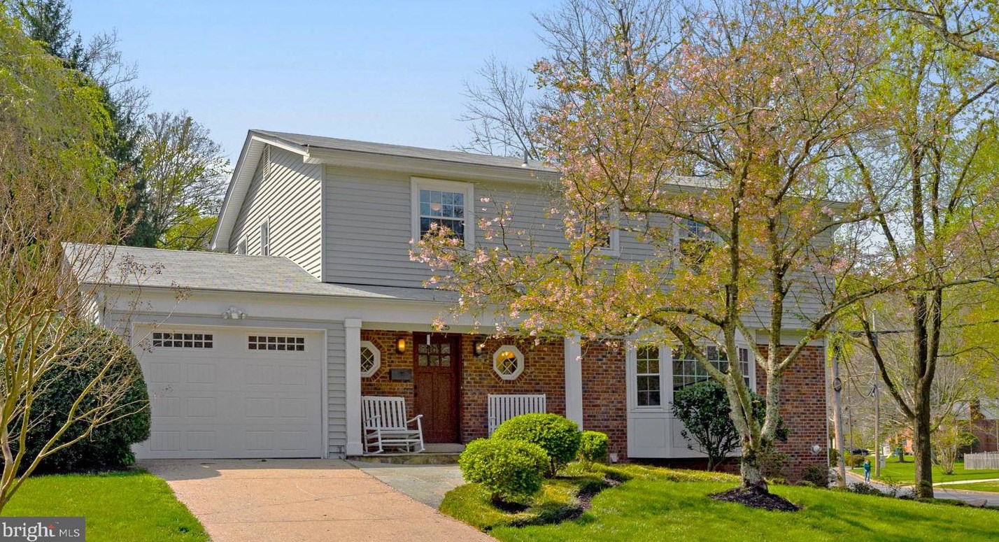 9225 Santayana Dr, Fairfax, VA 22031