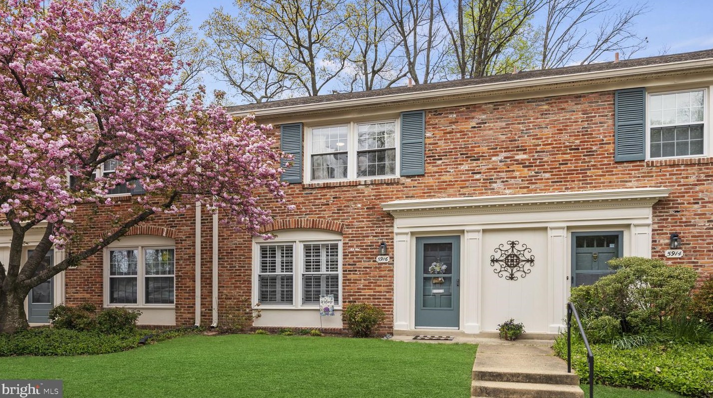 5916 Kingsford Rd, Springfield VA  22152-1124 exterior