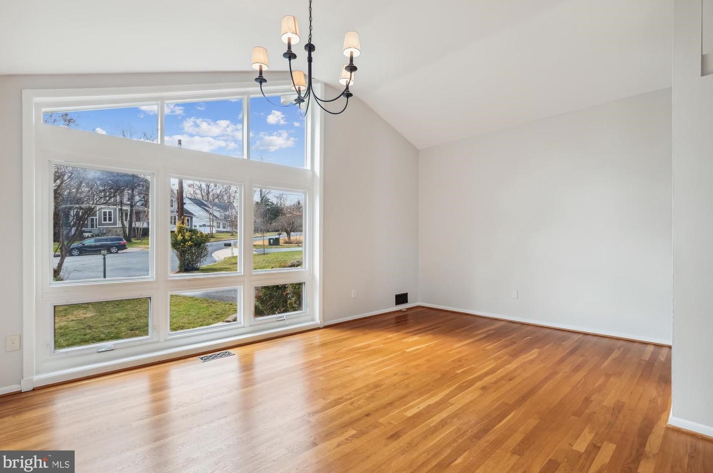 8524 Acorn Cir, Vienna, VA 22180