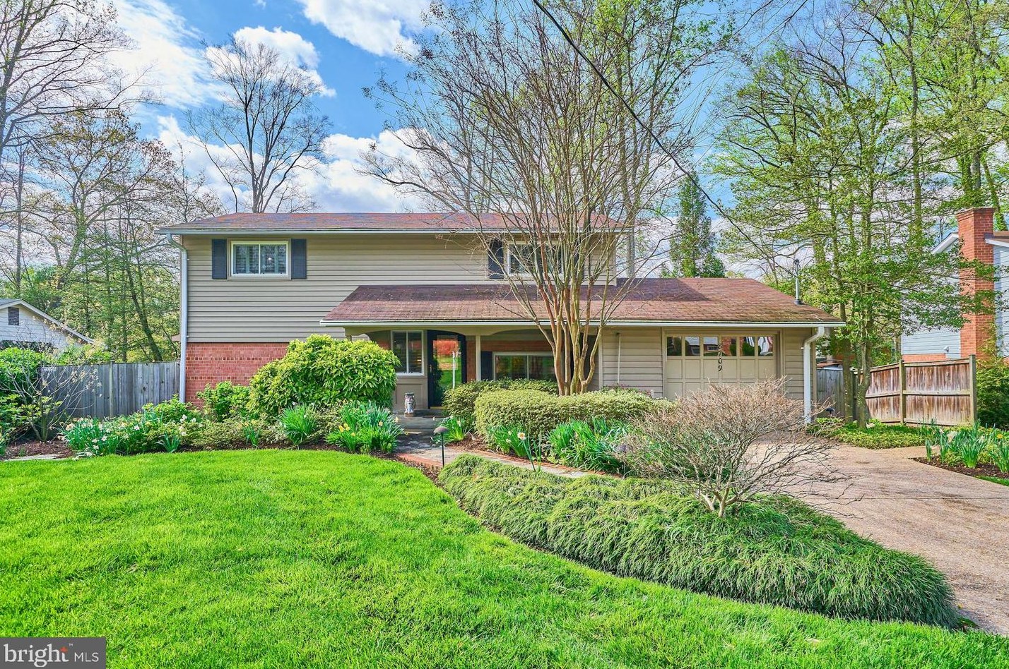 8709 Victoria Rd, Springfield, VA 22151-1220
