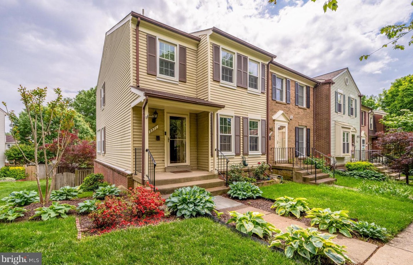 8571 Dellway Ln, Vienna, VA 22180