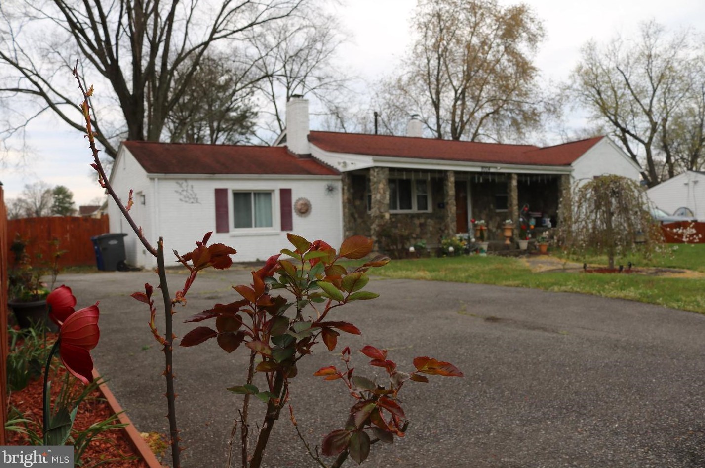 8004 Martha Washington St, Alexandria VA 22309-1348 exterior