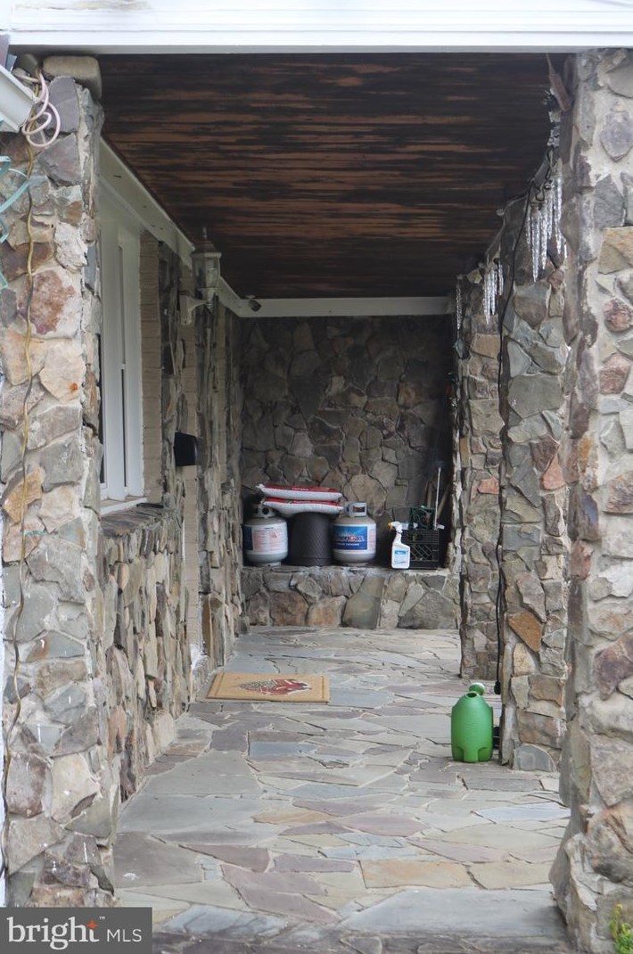 8004 Martha Washington St, Alexandria VA 22309-1348 exterior