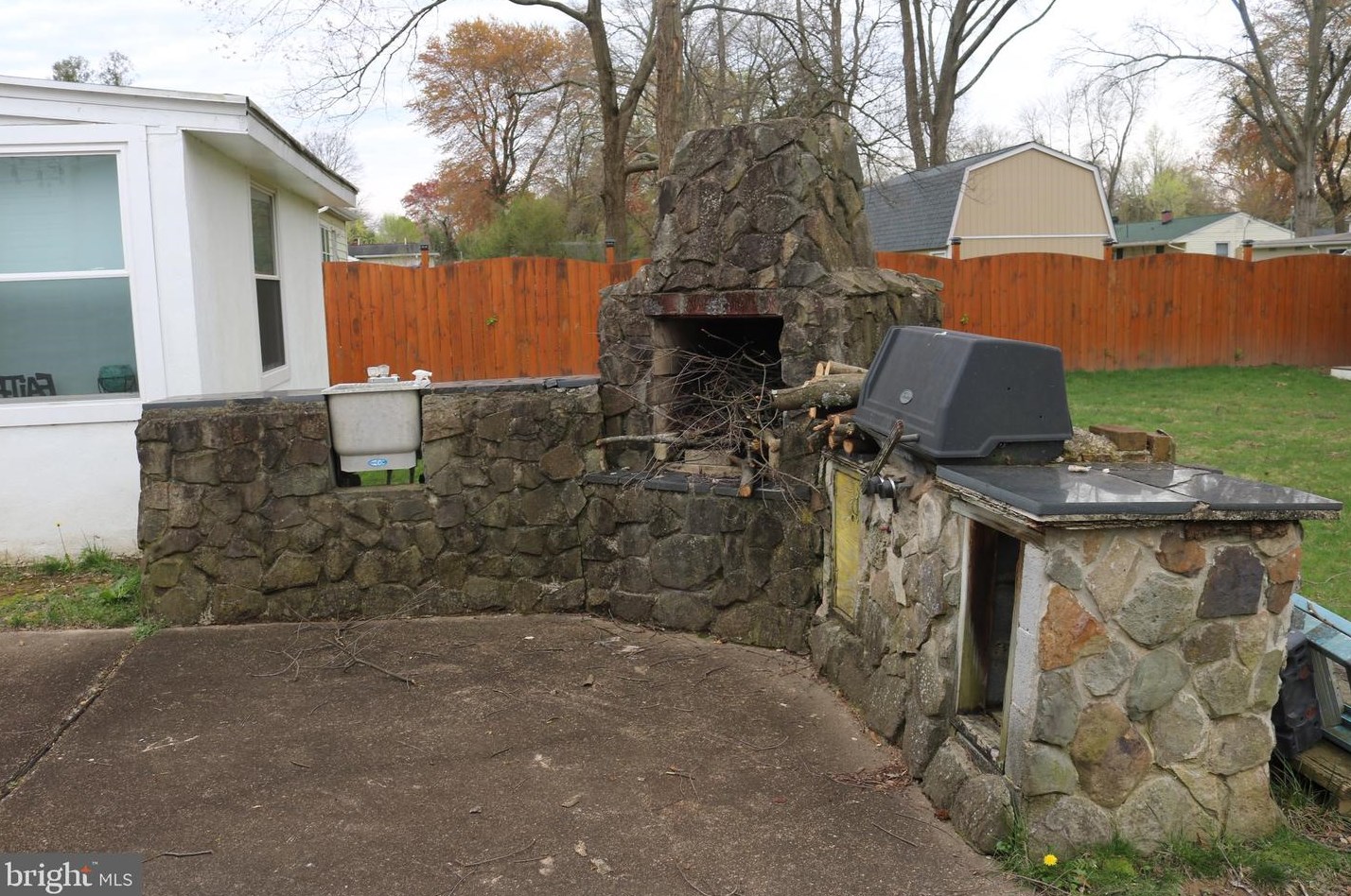 8004 Martha Washington St, Alexandria VA 22309-1348 exterior