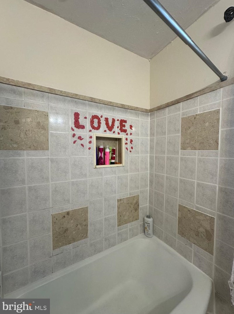 8004 Martha Washington St, Alexandria VA 22309-1348 exterior