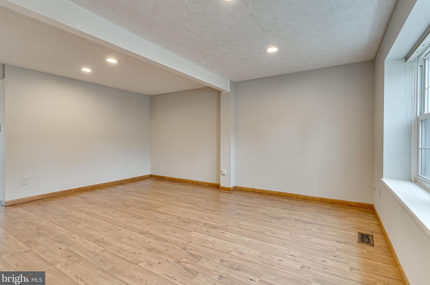 7986 Tyson Oaks Cir, Vienna, VA 22182