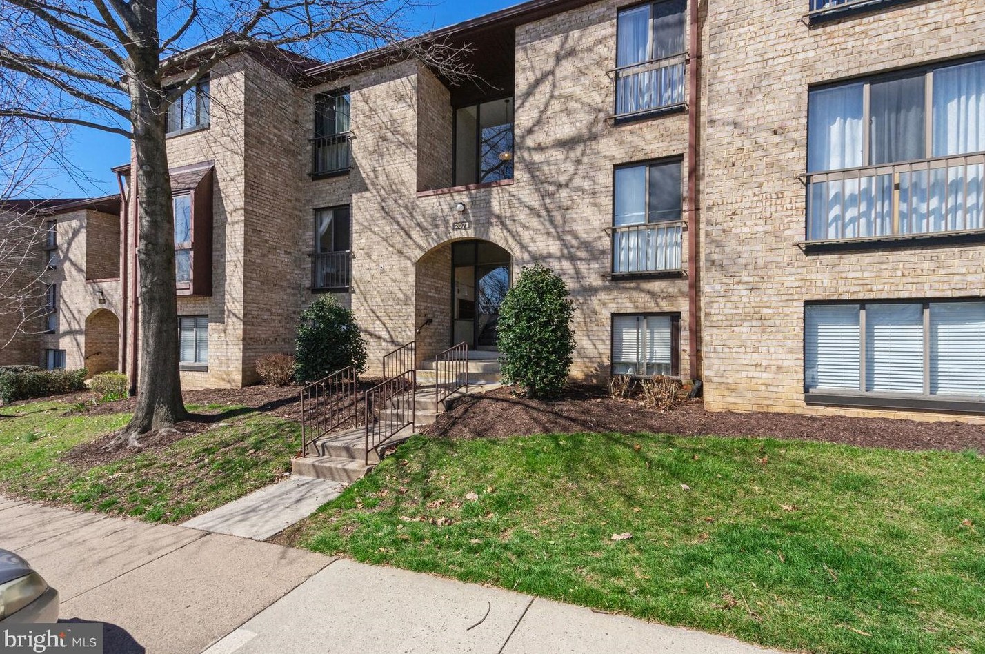 2073 Royal Fern Ct Apt 11b, Herndon, VA