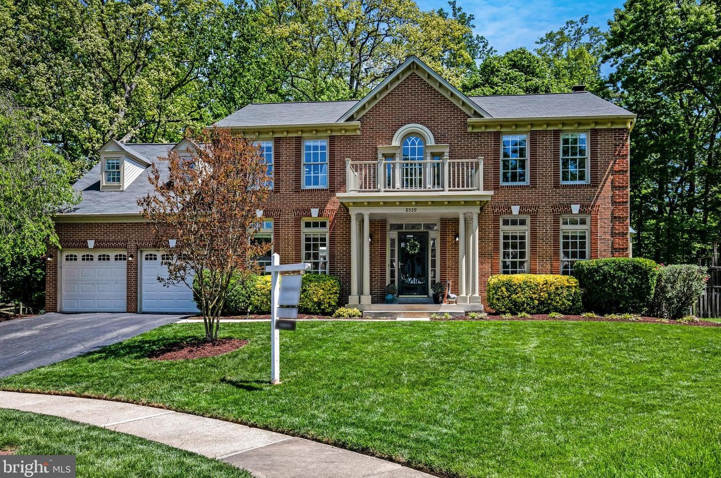 8529 Oak Pointe Way, Fairfax, VA 22039-3340