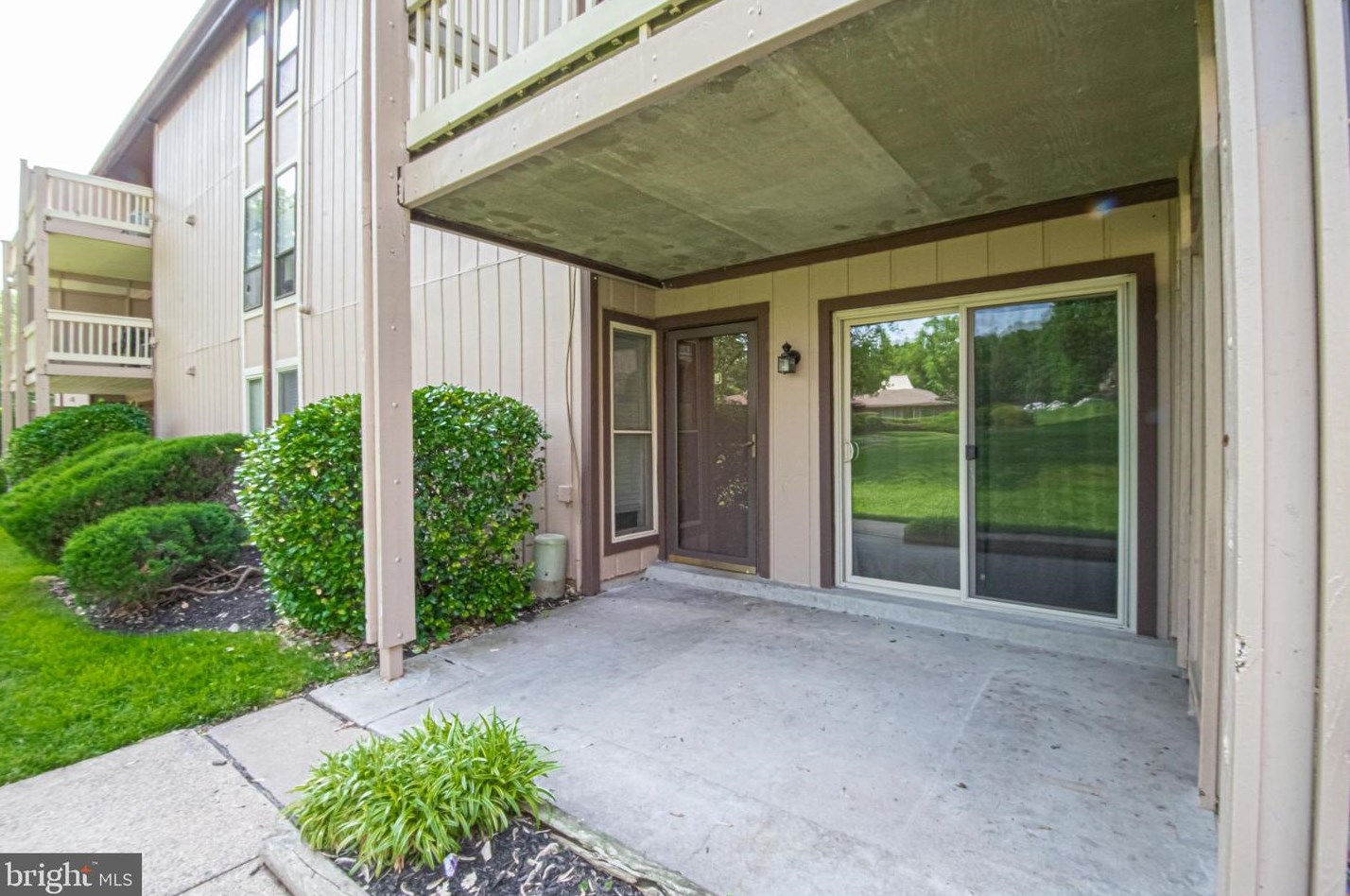 8501 Barrington Ct, Springfield VA  22152-1004 exterior