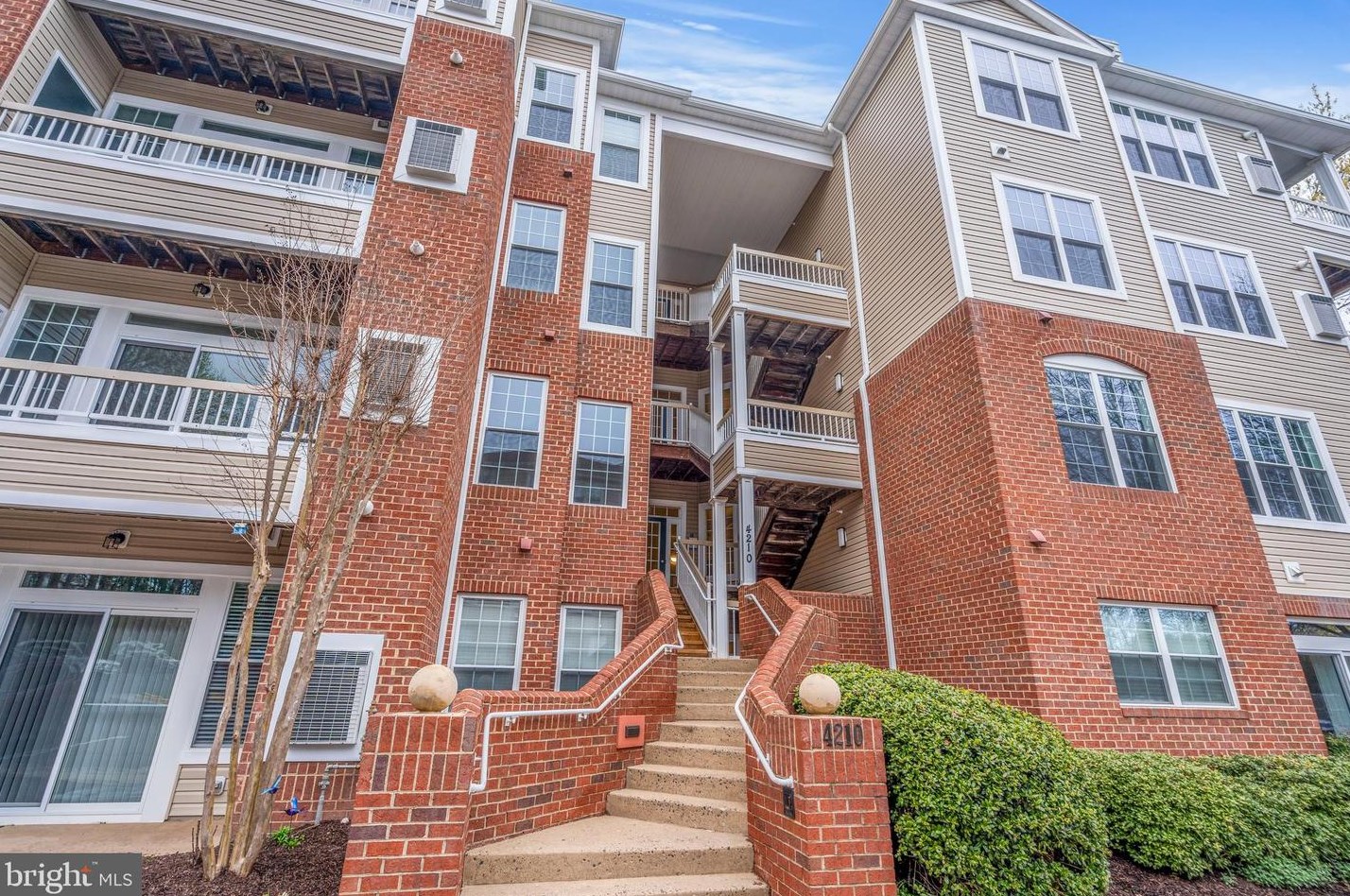 4210 Mozart Brigade Ln Apt Y, Fairfax, VA