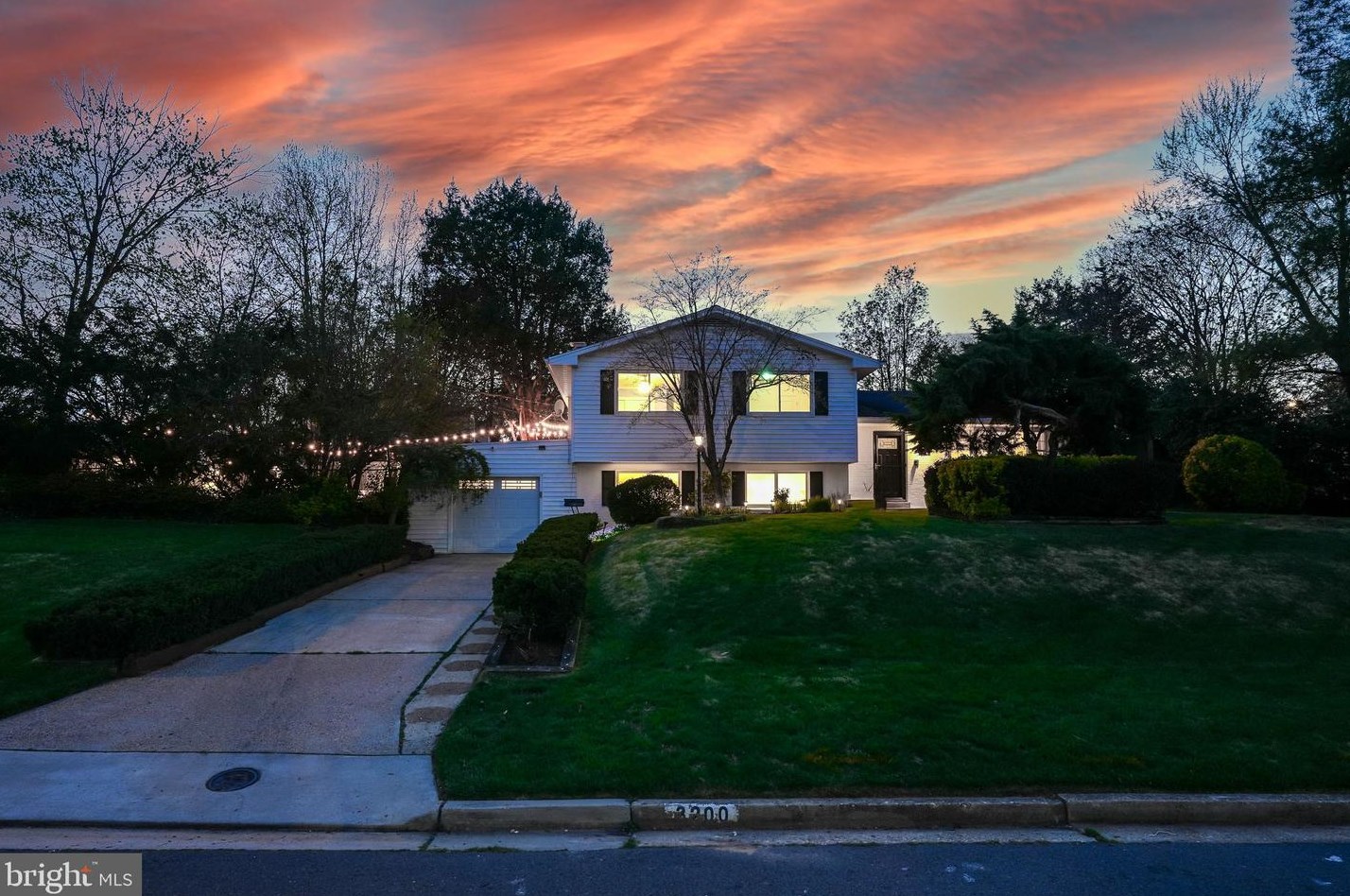 3200 Olds Dr, Falls Church, VA 22041-2427