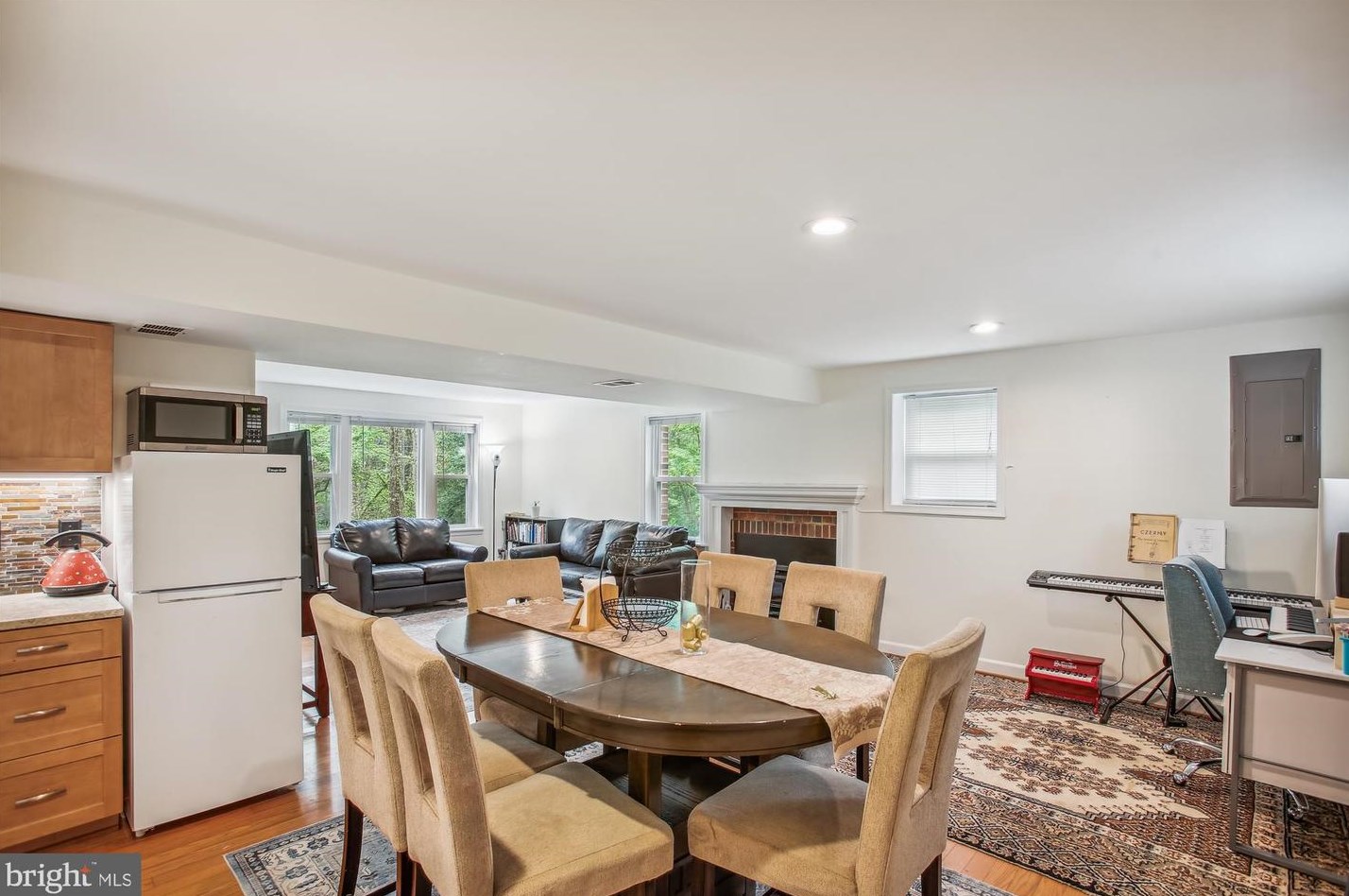 5503 Atlee Pl, Springfield VA  22151-3407 exterior