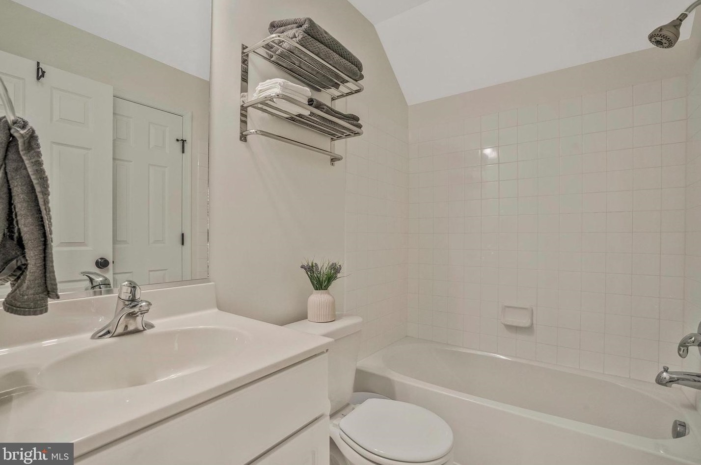 9245 Laurel Ridge Crossing Rd, Lorton VA  22079-2959 exterior