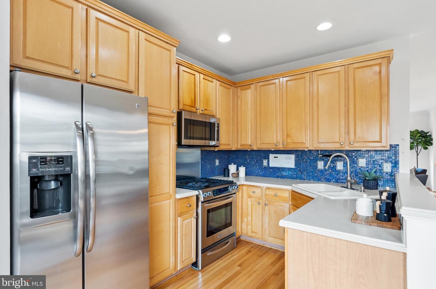 6100 Madison Pointe Ct, Falls Church VA  22041-3671 exterior