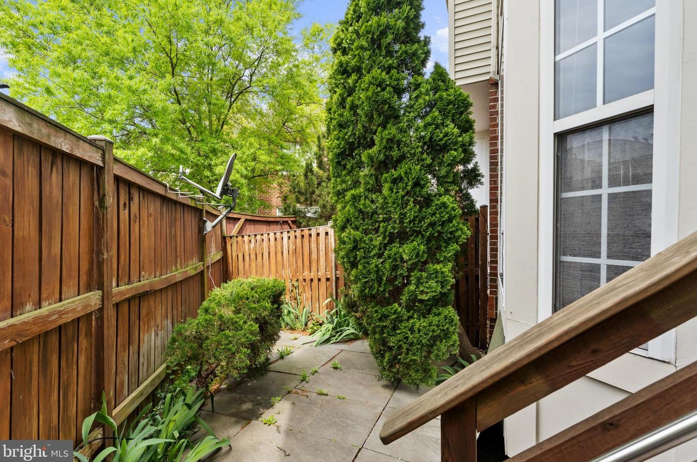 6100 Madison Pointe Ct, Falls Church VA  22041-3671 exterior