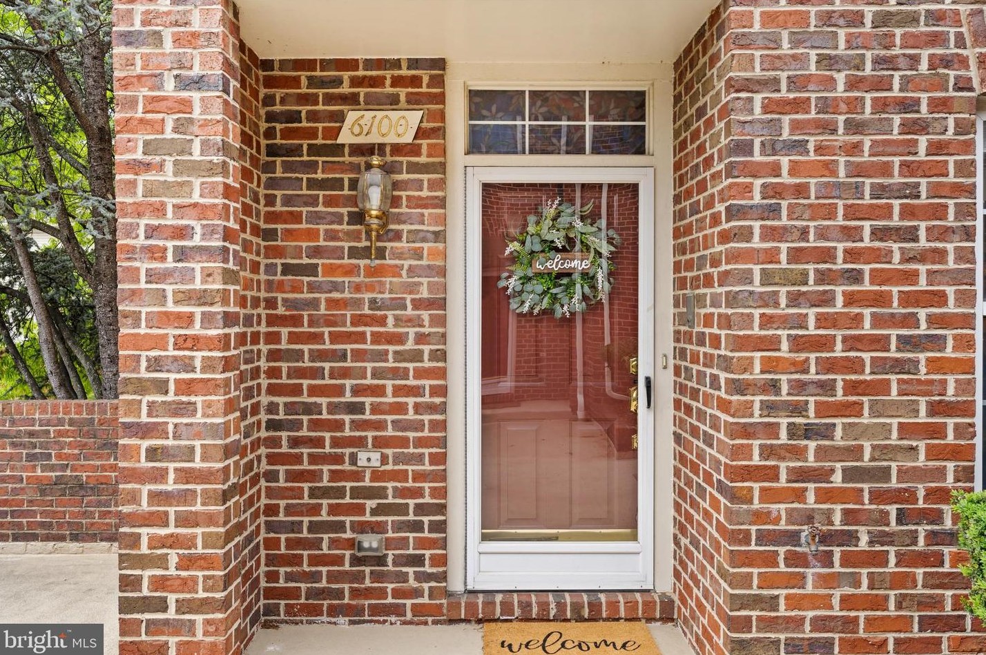 6100 Madison Pointe Ct, Falls Church, VA 22041-3671
