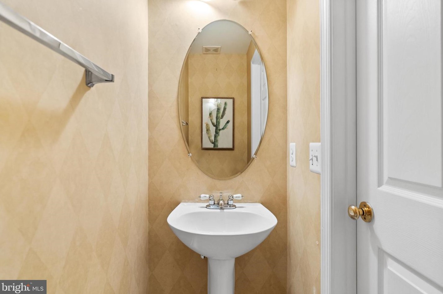 6100 Madison Pointe Ct, Falls Church VA  22041-3671 exterior