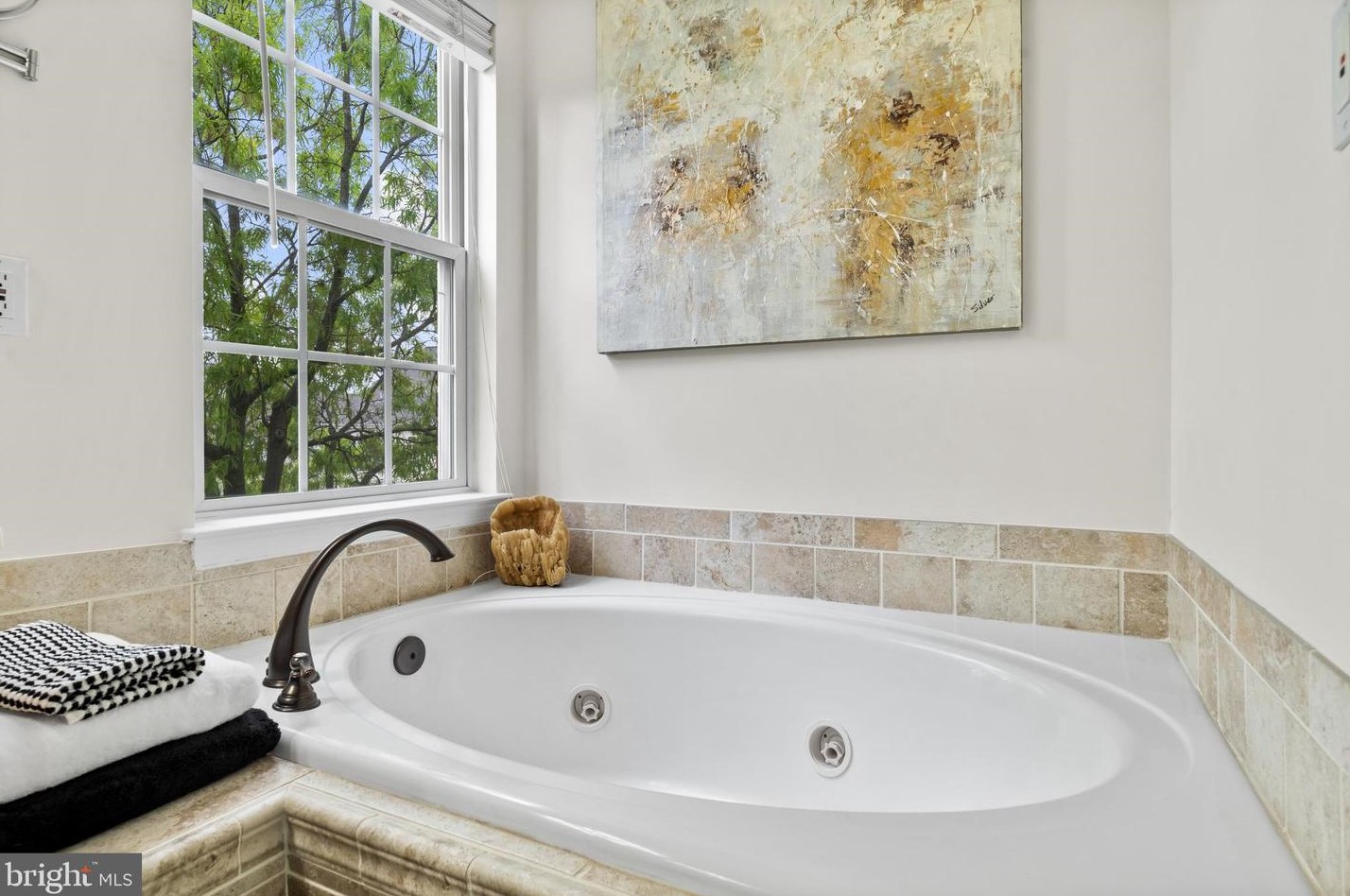 6100 Madison Pointe Ct, Falls Church VA  22041-3671 exterior