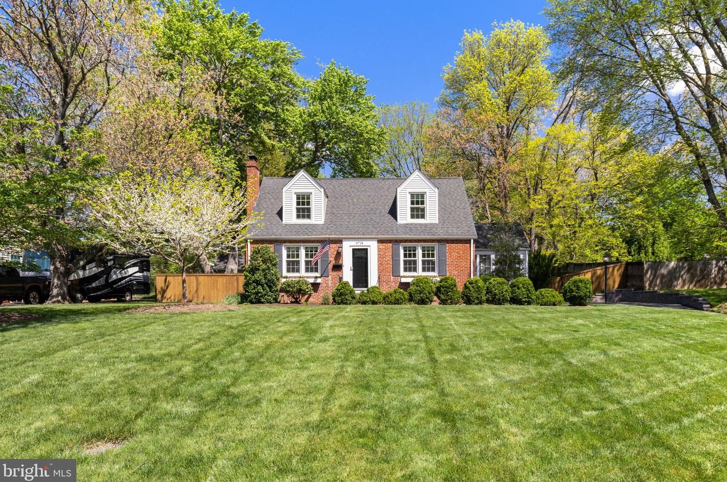 6718 Kennedy Ln, Falls Church, VA 22042-4117