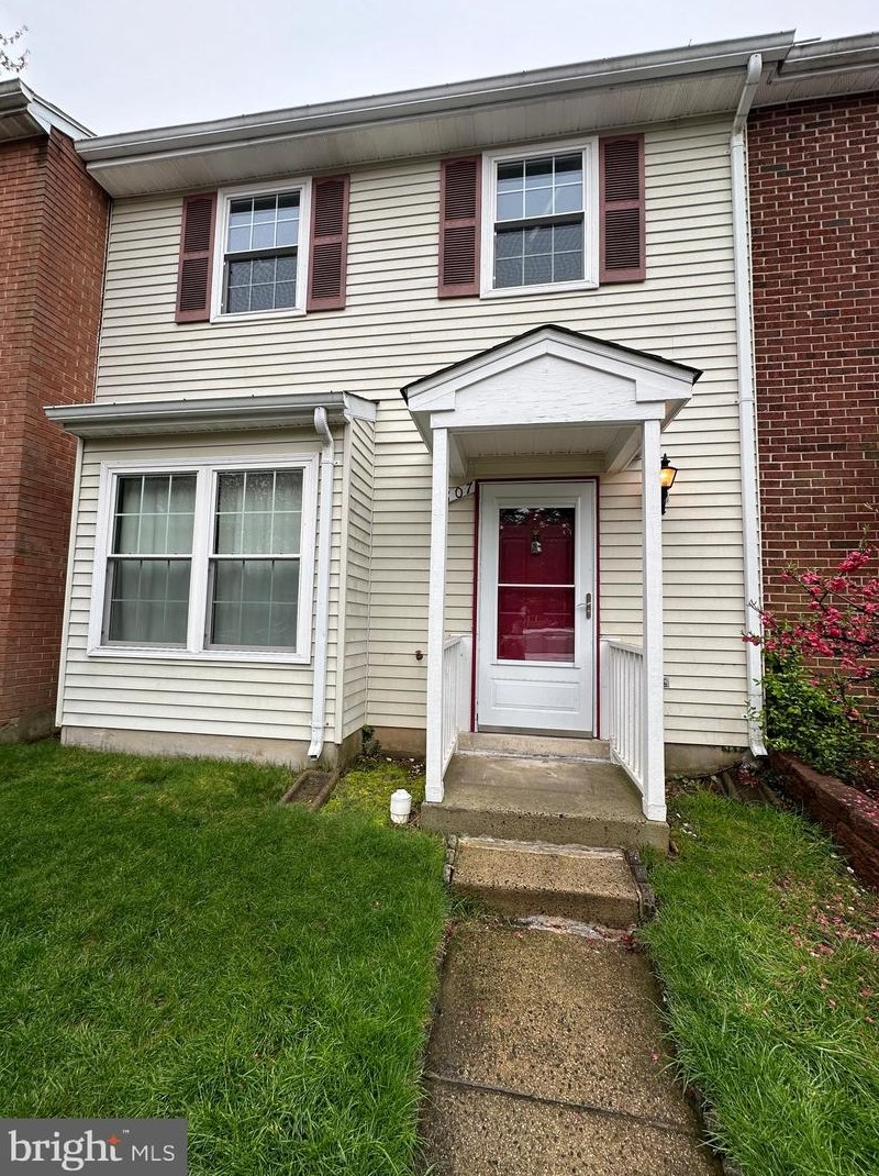 7607 Lee Landing Dr, Falls Church, VA 22043