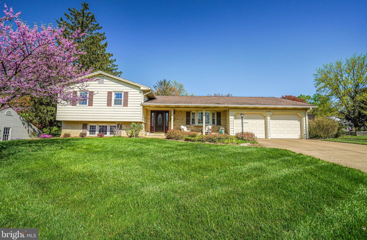 2520 Lakevale Dr, Vienna, VA 22181