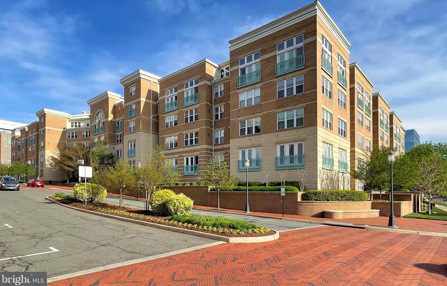 12001 Market St #418, Herndon, VA 20190