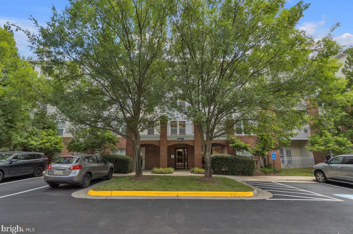 2911 Deer Hollow Way #420, Fairfax, VA 22031