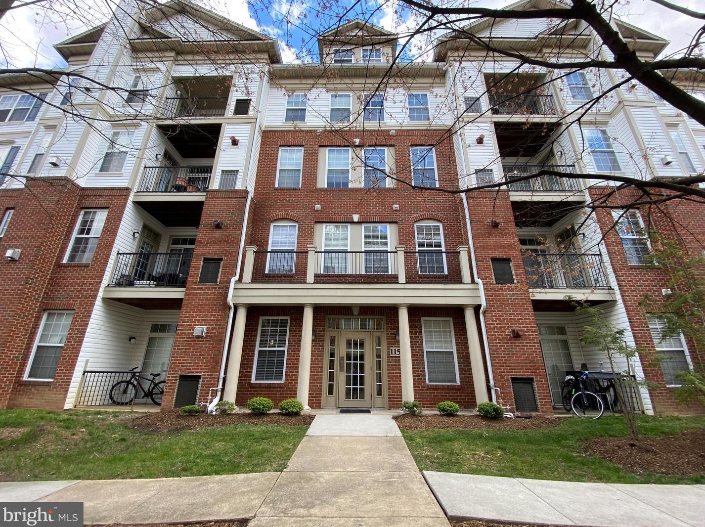 11506 Sperrin Cir #305, Fairfax, VA 22030