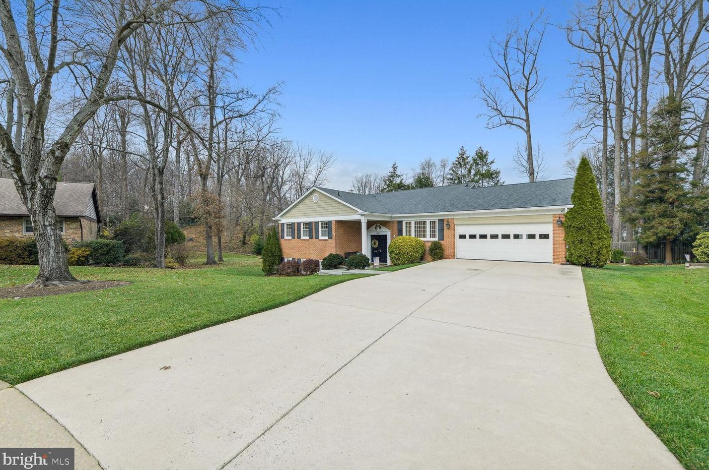 3300 Clearwood Ct, Falls Church, VA 22042