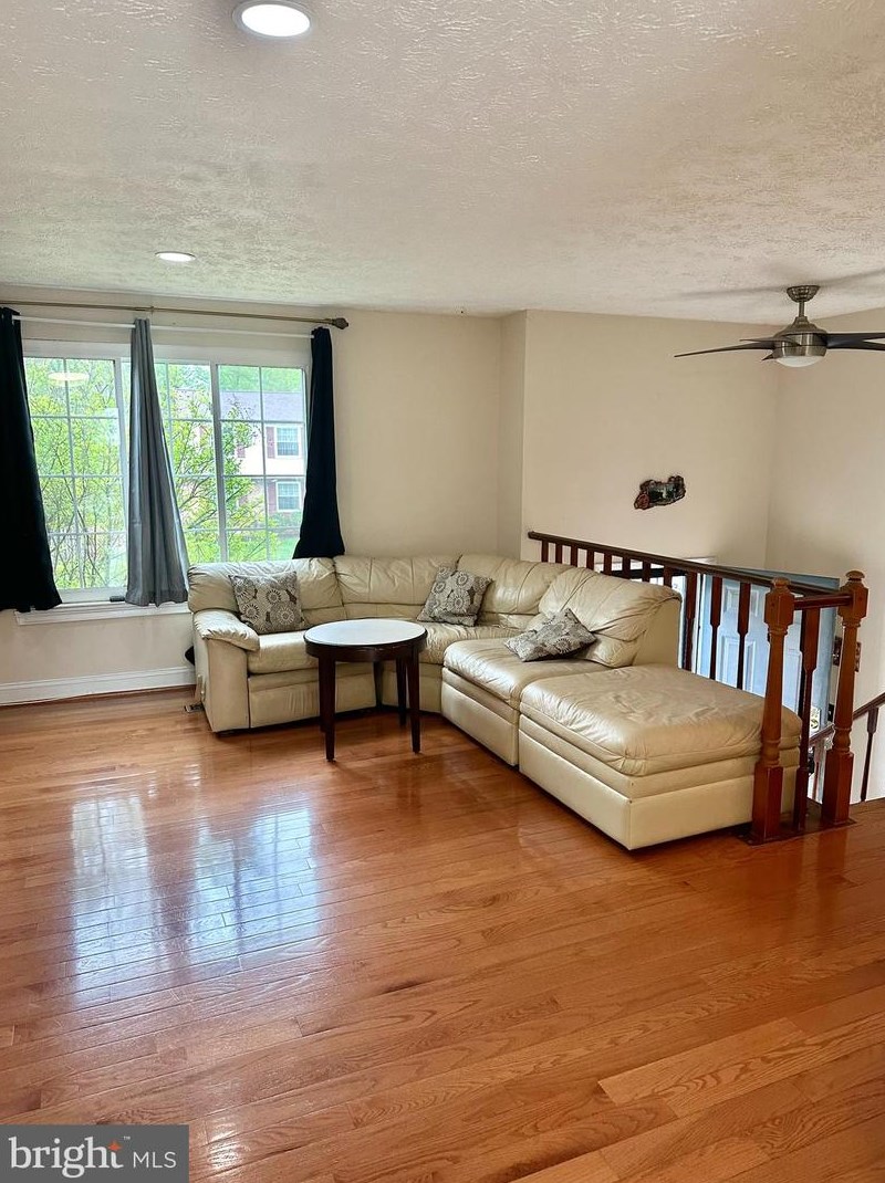 13704 Cabells Mill Dr, Centreville VA  20120-1740 exterior