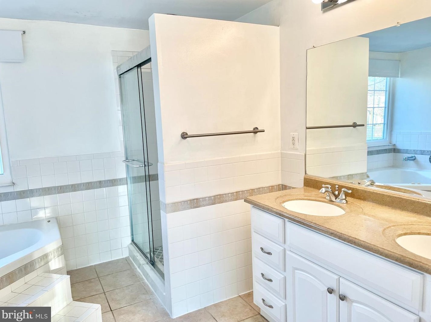 13704 Cabells Mill Dr, Centreville VA  20120-1740 exterior