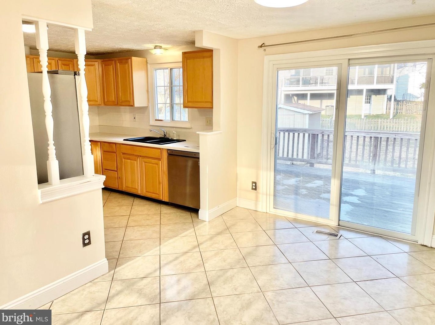 13704 Cabells Mill Dr, Centreville VA  20120-1740 exterior