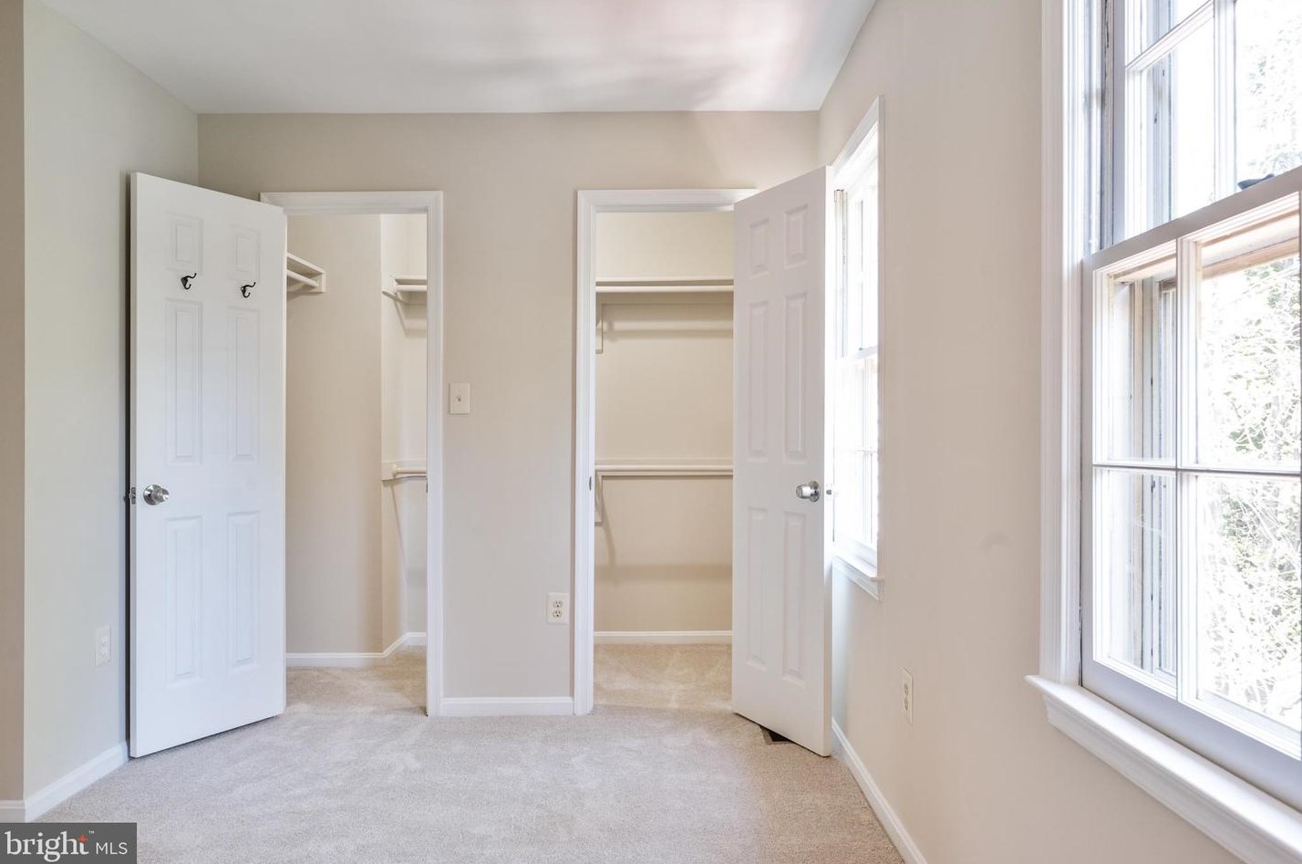 5905 Ambassador Way, Alexandria VA 22310-1748 exterior