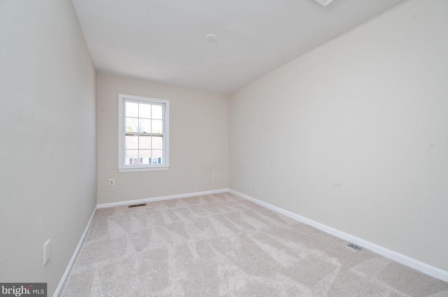 5905 Ambassador Way, Alexandria VA 22310-1748 exterior