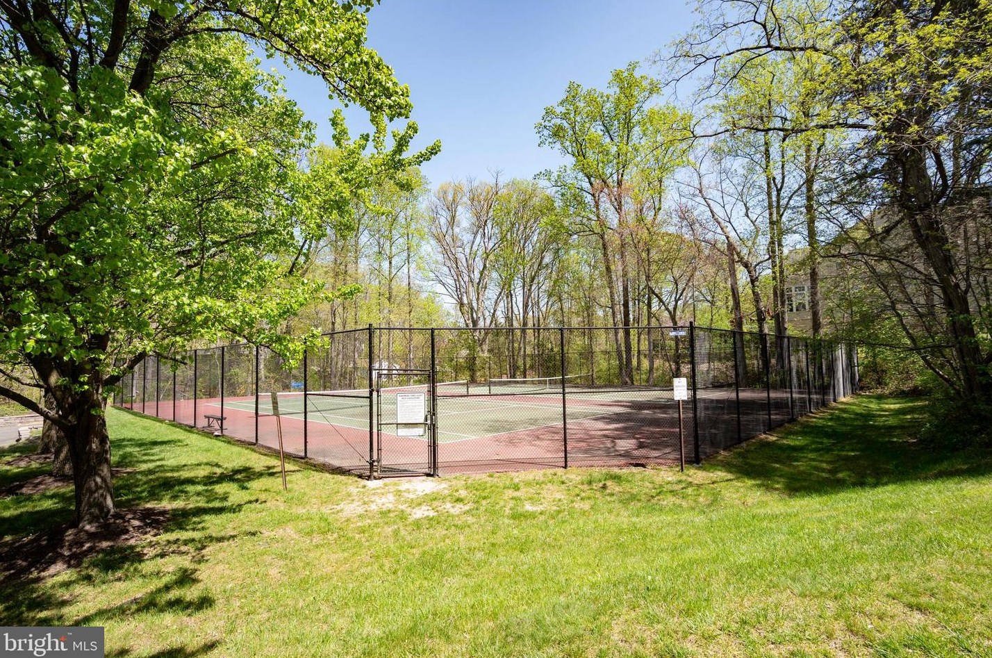 5905 Ambassador Way, Alexandria VA 22310-1748 exterior