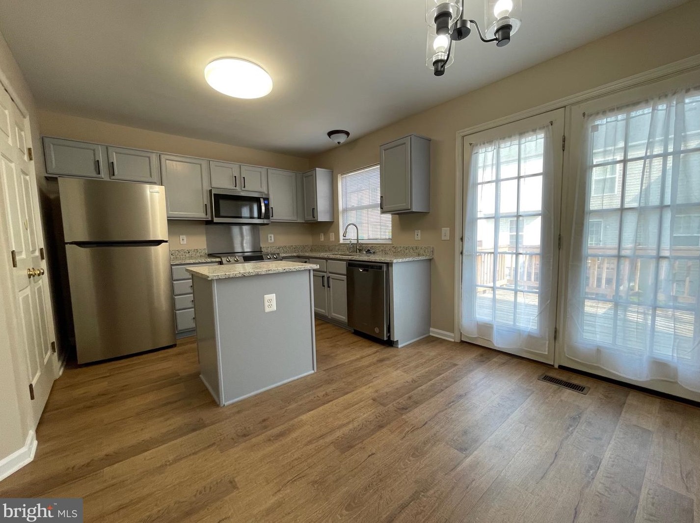 6368 Michael Robert Dr, Springfield VA  22150-1176 exterior